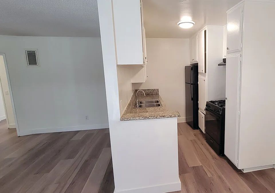 Living Room and Kitchen to 2x2
