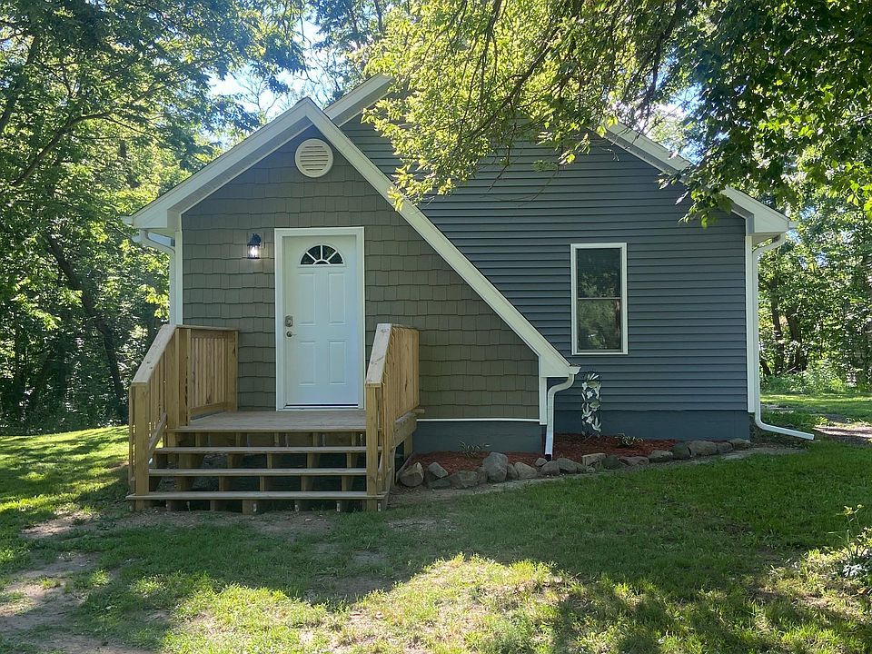 1st image of 131 Hussey Ave