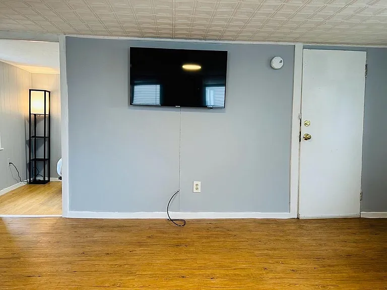 23 Bowers St #2 — Photo 1