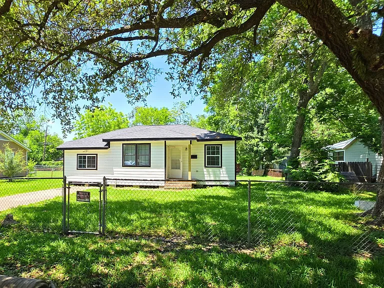 502 Azalea Dr — Photo 5