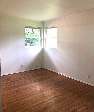 4th image of 1706 W Oakton St
