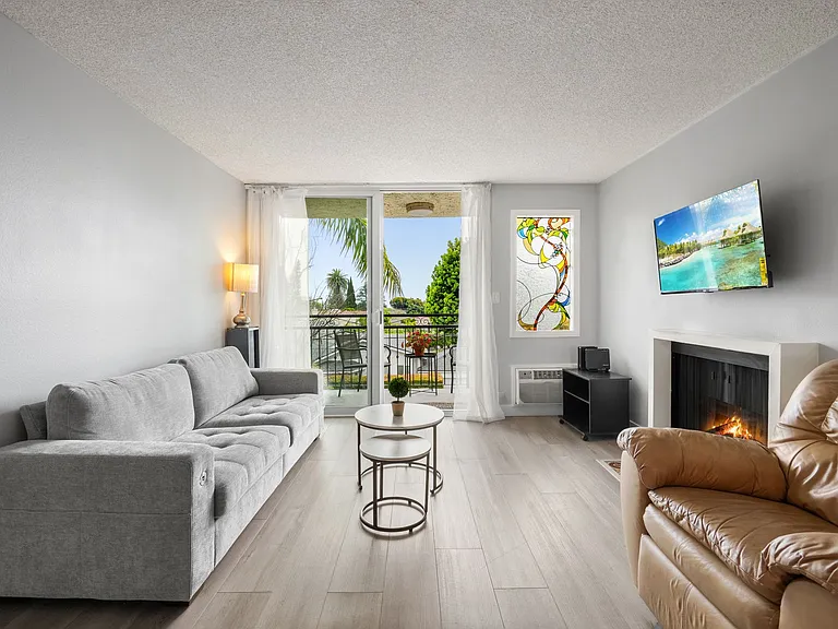1885 Veteran Ave #207 — Photo 4