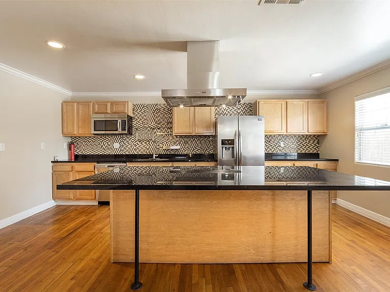 2098 Harland Dr — Photo 10
