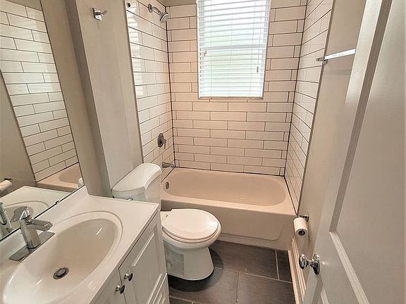 4th image of 2804-2820 Compton Ave; Magnolia 31 #3152-3151