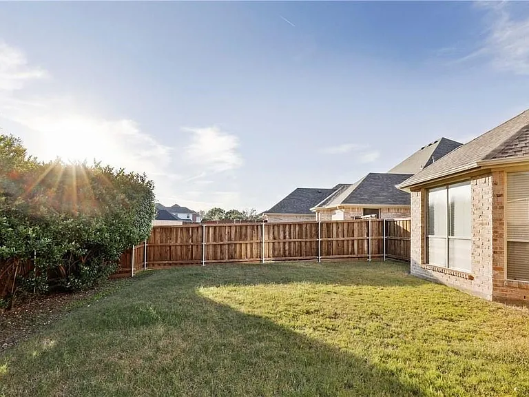 1313 Bradbury Dr — Photo 32