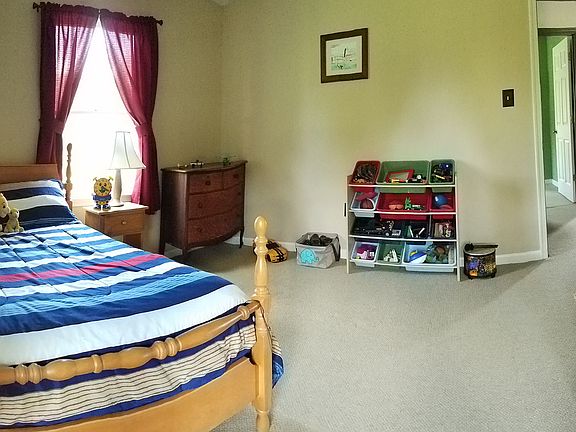 Front bedroom 1