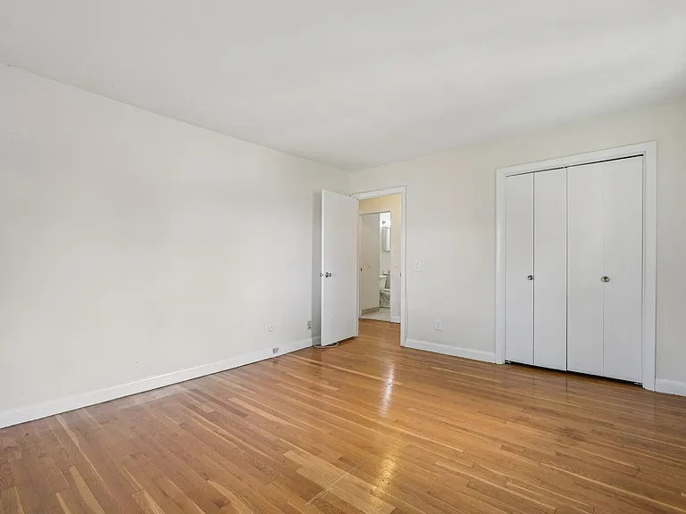 Gardner Street Apartments — Photo 33
