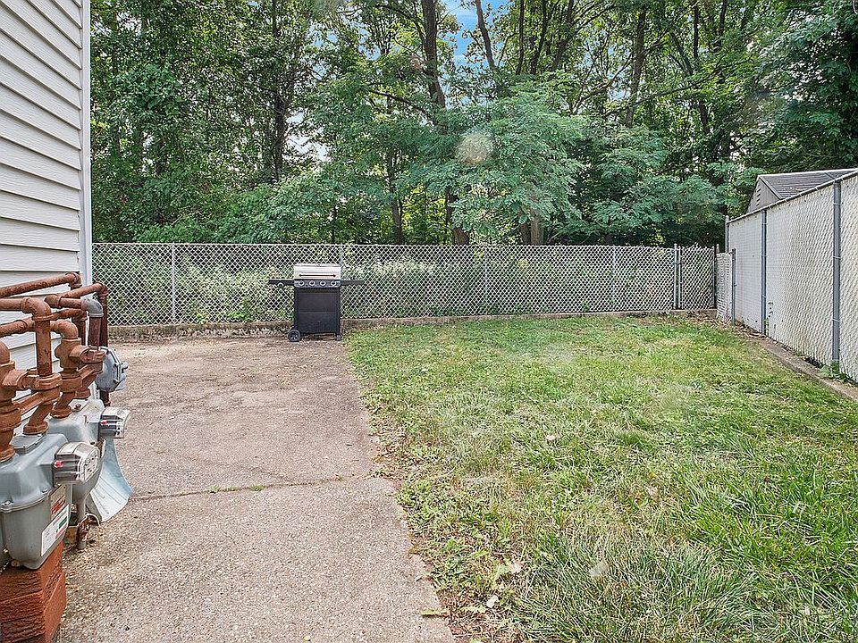 1st image of 128 Blythe Pl