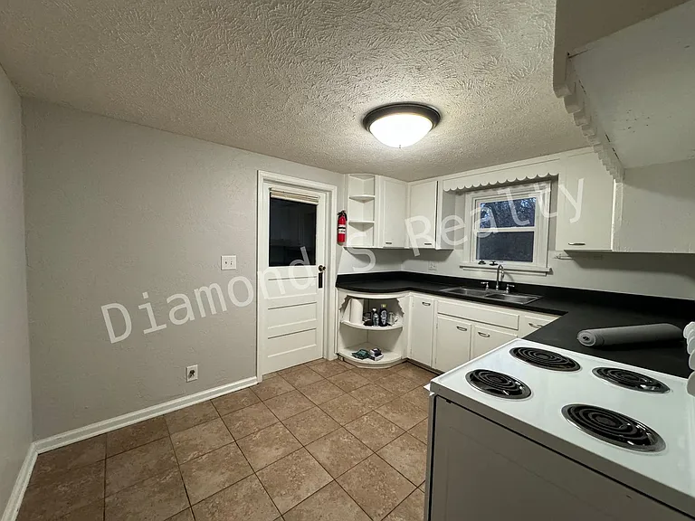 3435 S Sulgrove Ave — Photo 7