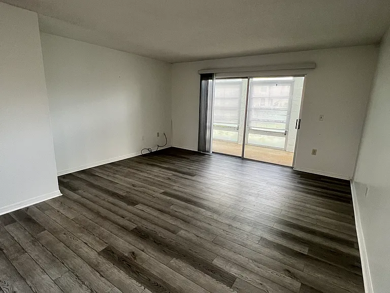 835 18th St #409 — Photo 9
