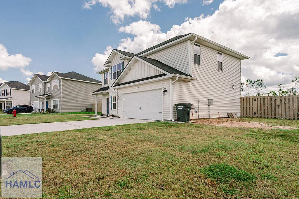 4 bed, 2.5 bath, 2072 sqft, $2,300 — Photo 3