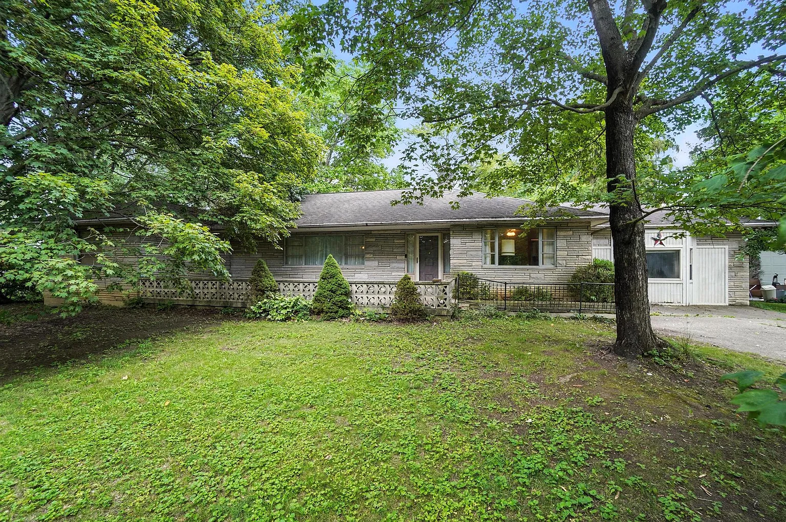 5050 Bixby Rd photo 1