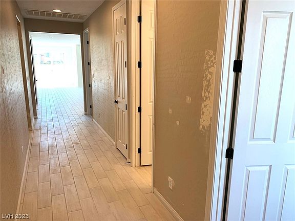 3rd image of 121 Barton Bay Ave