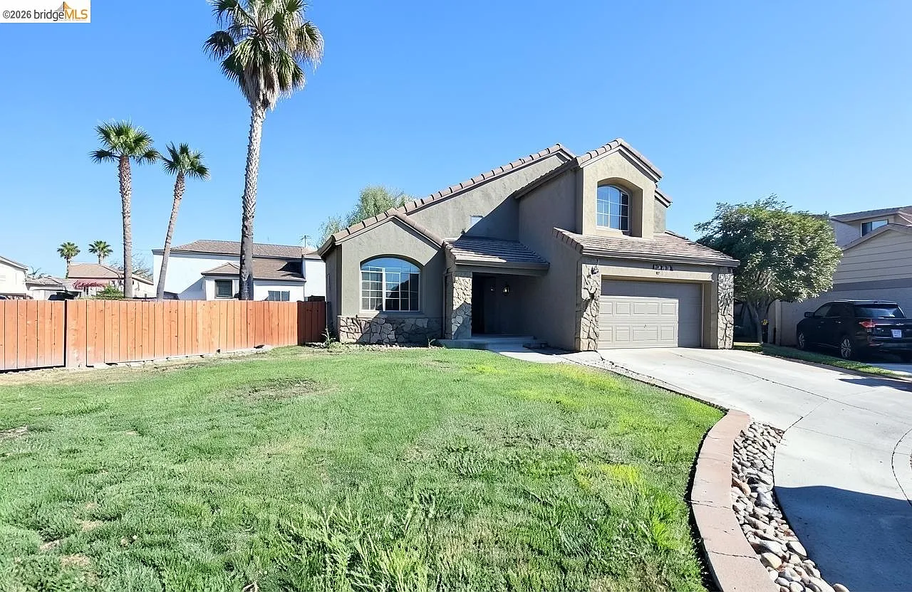 3 bed, 2.5 bath, 2368 sqft, $3,695 — Photo 3