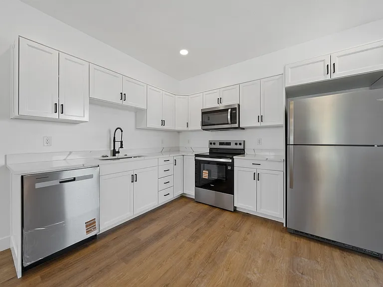 4429 S Fairbourne Ave #102 — Photo 4