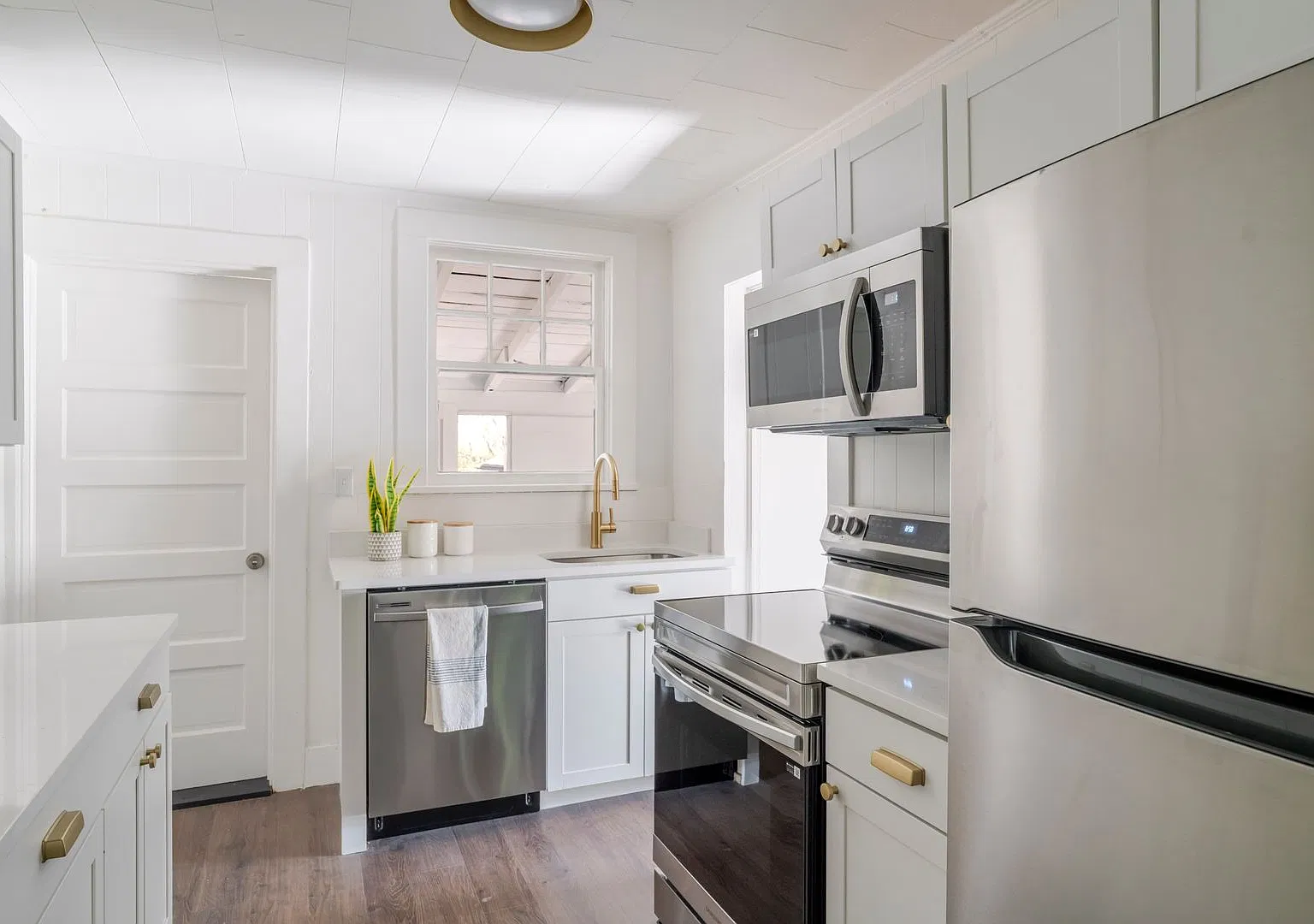 1215 Walnut St — Photo 4