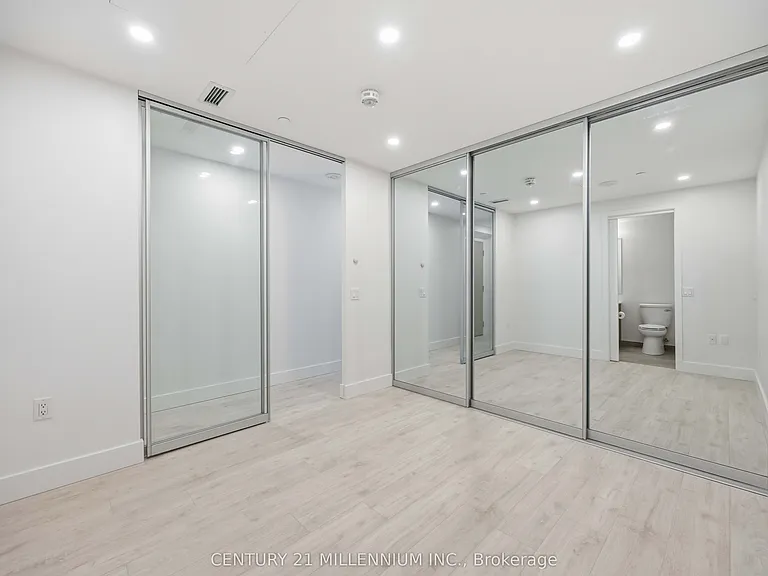 357 King St W #905 — Photo 10