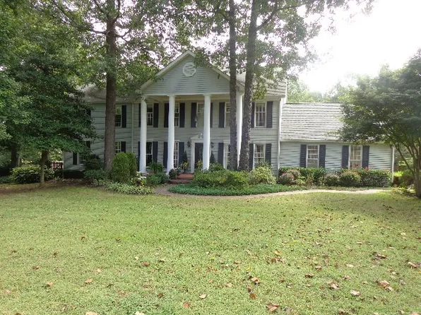 215 Countrywood Dr, Paris, TN 38242