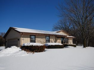 S63W31430 Valley Ln, Mukwonago, WI 53149