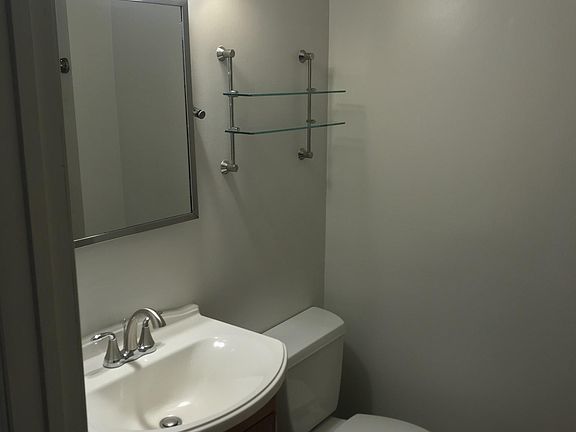 2nd image of 17 Essex St