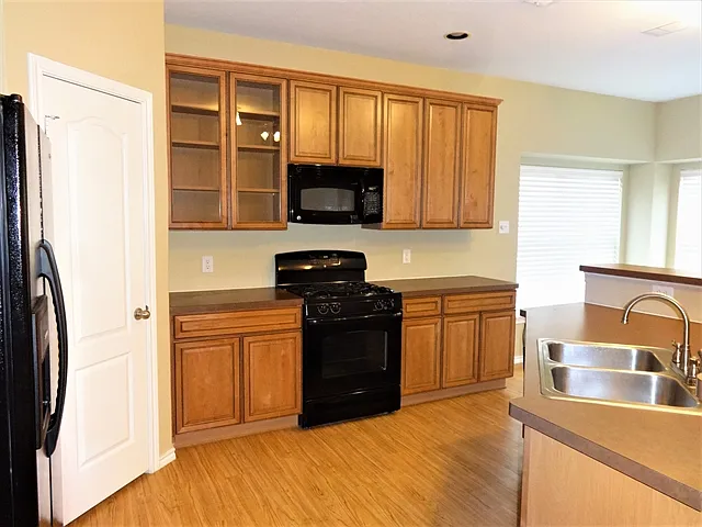 5717 Eagle Mountain Dr — Photo 2