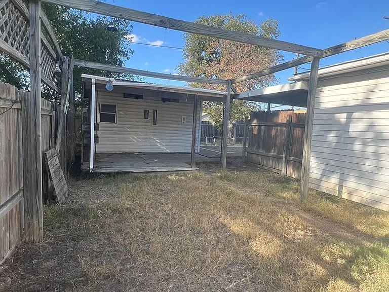 3501 Live Oak Ave — Photo 2