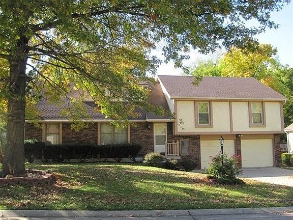 For Sale: 610 Tanglewood Drive, St. Joseph, MO 64506