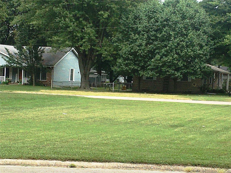 2nd image of 601 N Idler Ln