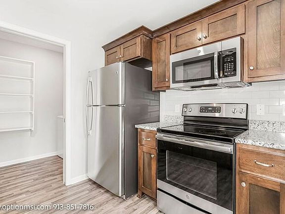 5th image of 402 N Clayview Dr
