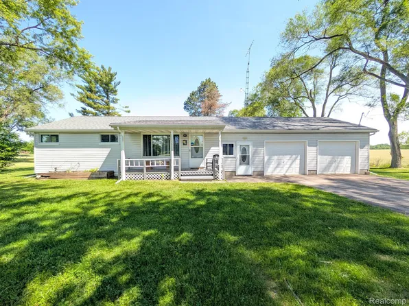8059 E Mount Morris Rd, Otisville, MI 48463