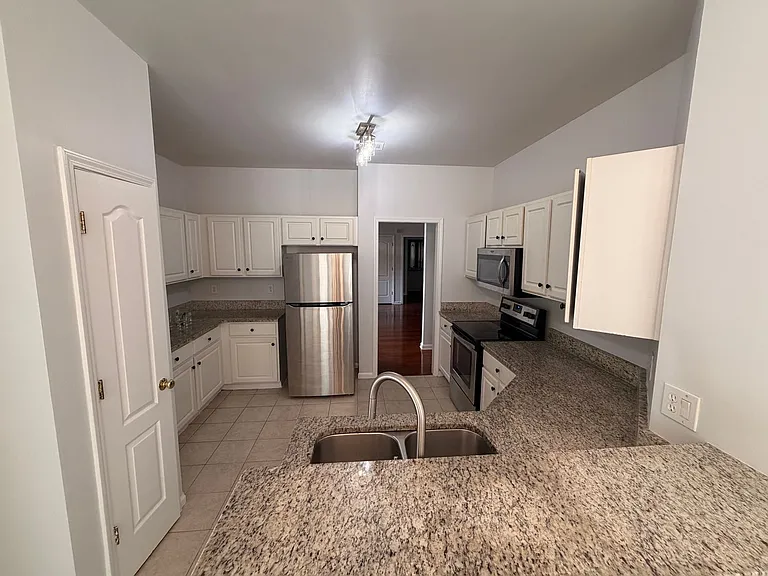 5105 Yellow Pine Dr — Photo 5