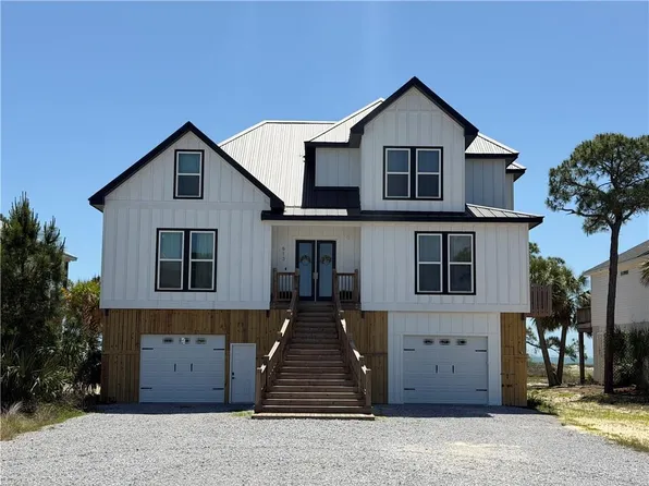 613 Hernando Pl, Dauphin Island, AL 36528
