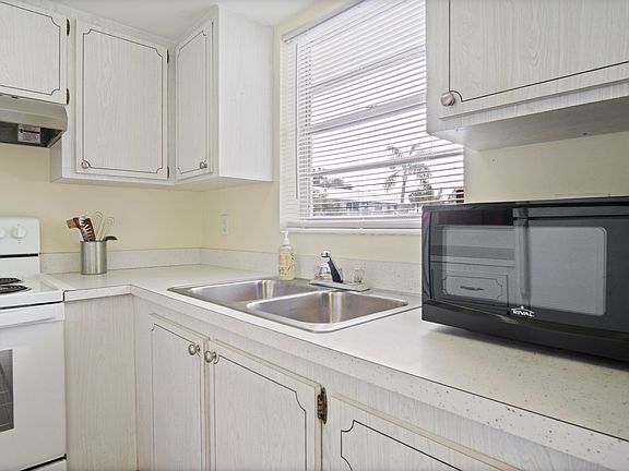 5th image of 2929 SE Ocean Boulevard #134-3