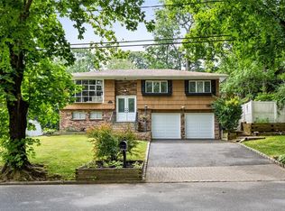 13 Nevinwood Pl, Huntington Station, NY 11746