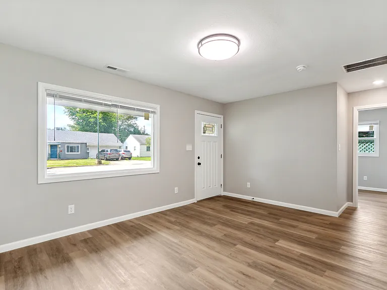 714 Bethume Ct — Photo 6