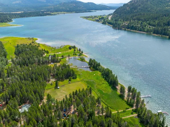 9801 Lakeshore Dr, Sagle, ID 83860