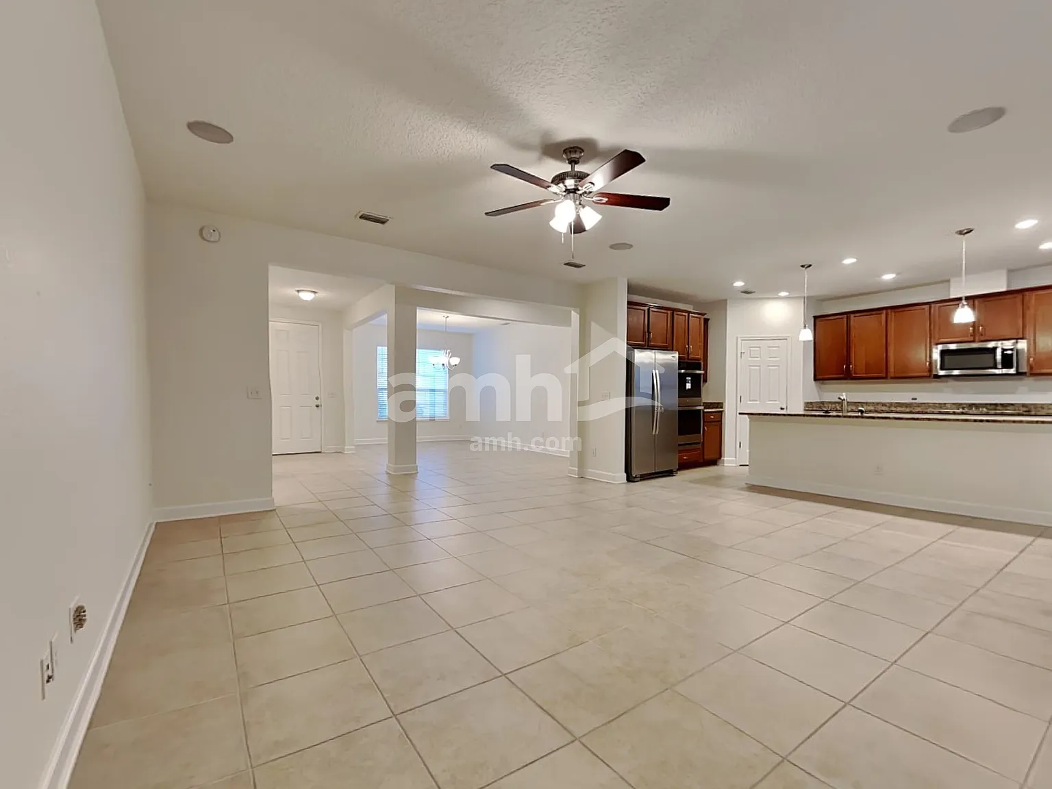 4 bed, 4.0 bath, 2612 sqft, $3,100 — Photo 4