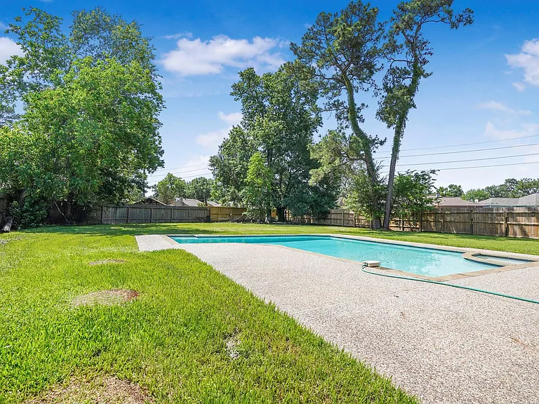 17810 Crestline Rd — Photo 25