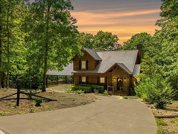 3rd image of 628 Eagle Mountain Dr W
