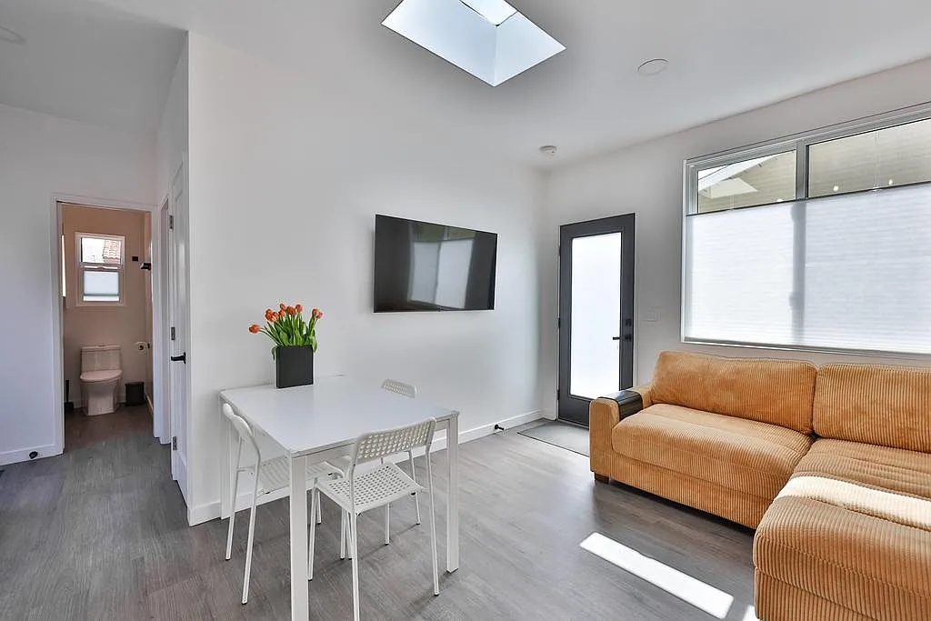 2 bed, 1.0 bath, $5,700 — Photo 1