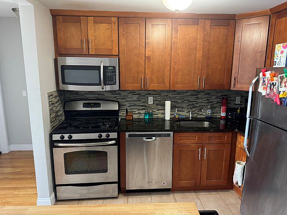 4th image of 2012 31st St APT 6F