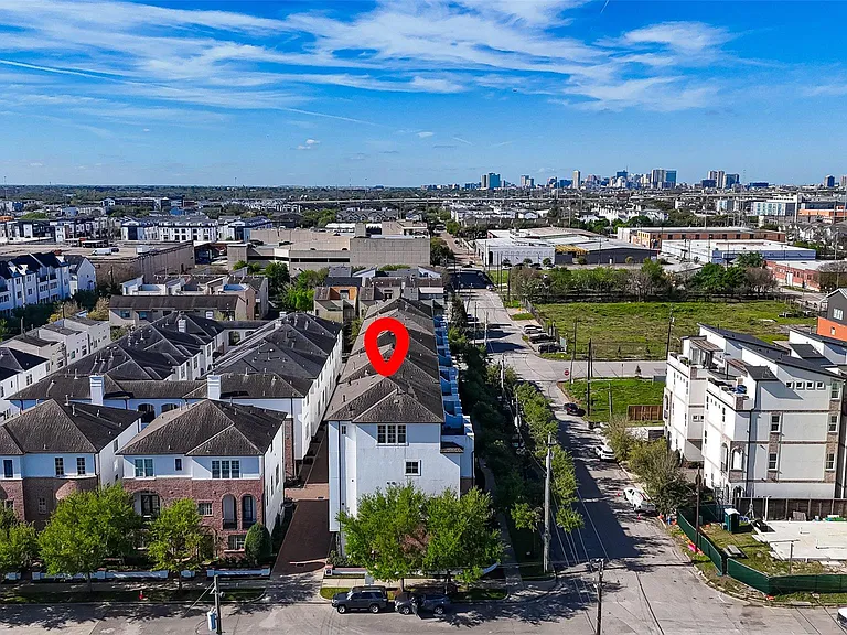 705 Delano St — Photo 45