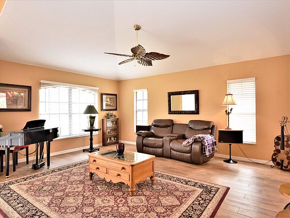 5th image of 1625 James Cir