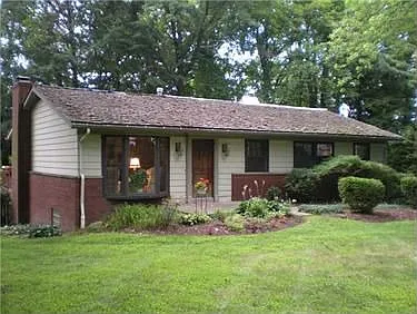2537 Hardy Dr photo 1