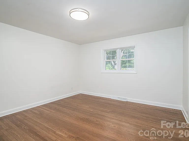 2020 Helen Dr — Photo 30