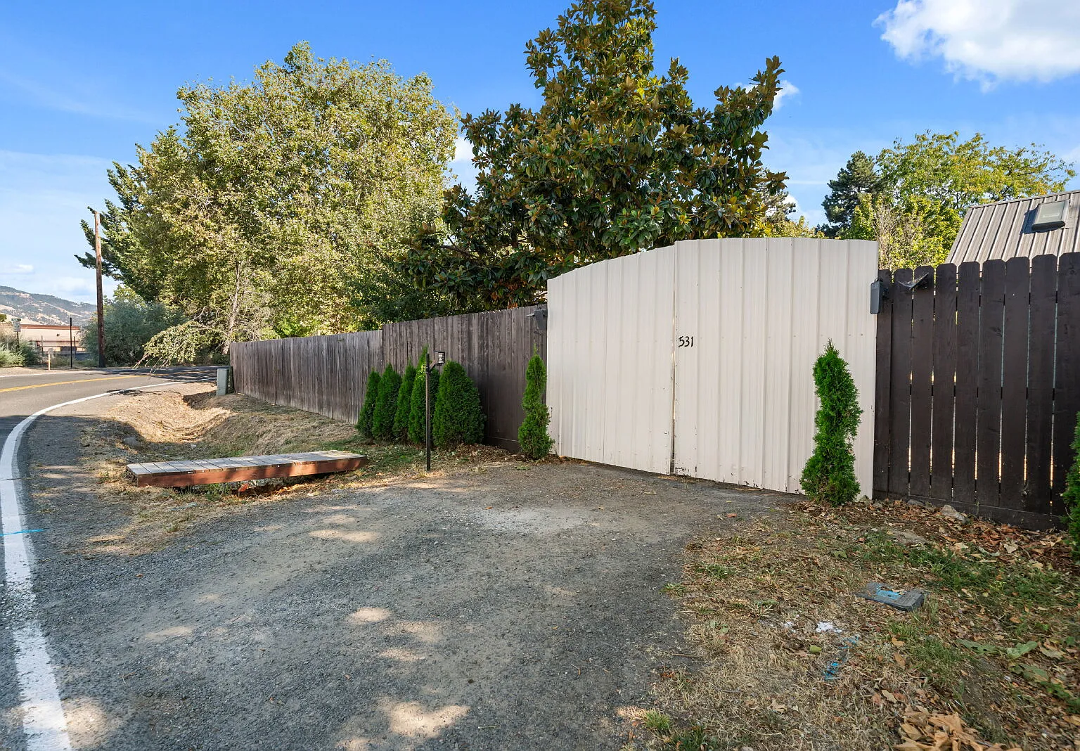 Charming 3-Bedroom Single Family House in Ashland, Oregon! — Photo 2