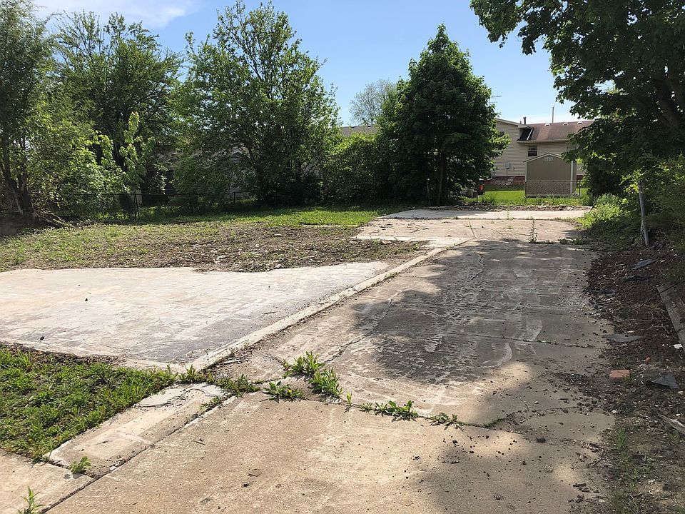 2nd image of 20042 Lakewood Ave