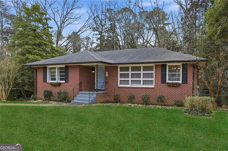 1st image of 305 Brookwood Dr SW