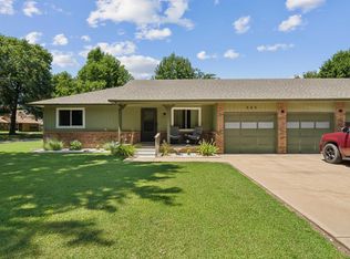 303 S Brookwood Dr, Derby, KS 67037