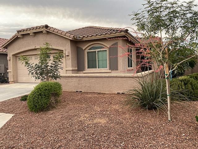 1st image of 3820 E Balsam Dr